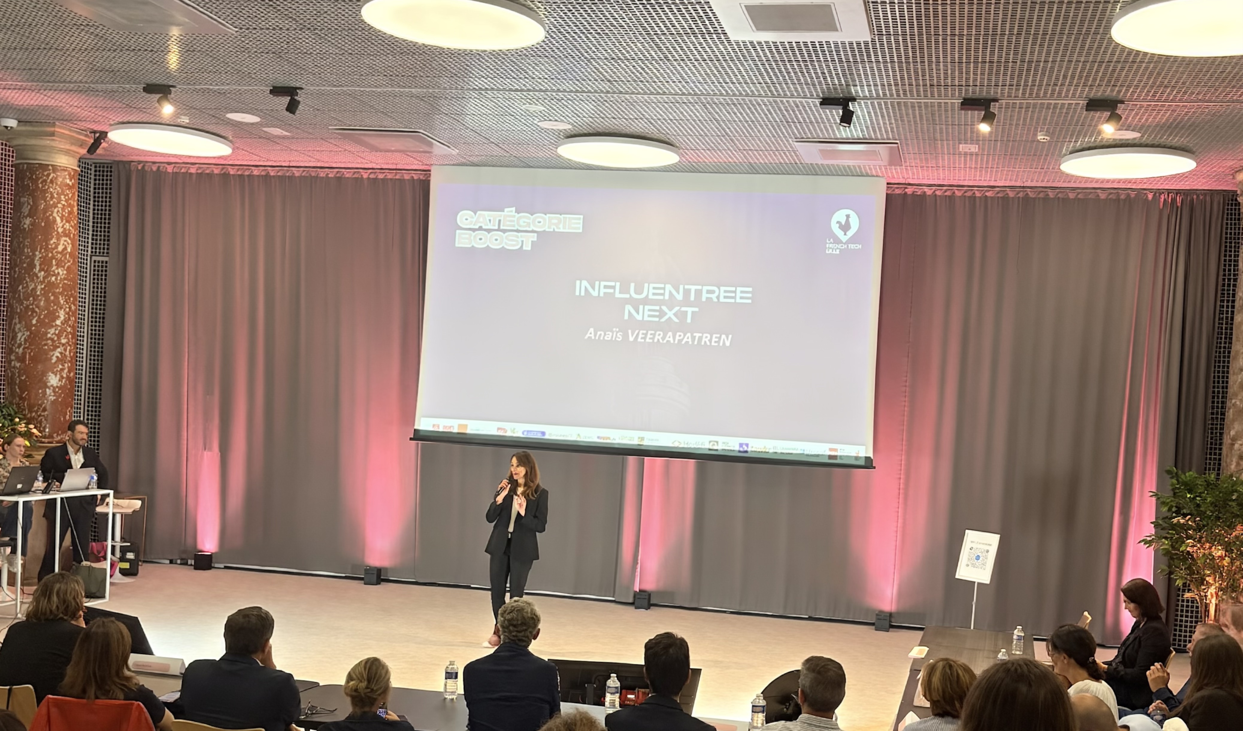 Anaïs Veerapatren présente Influentree Next lors de la finale